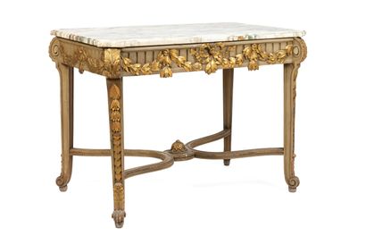 null 
Table de milieu formant console en bois sculpté laqué vert et doré à décor...