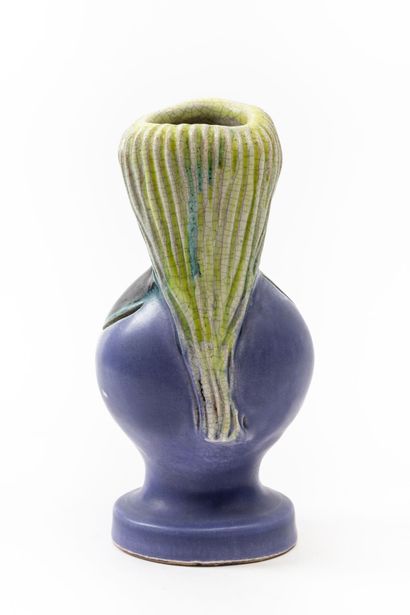 null Georges JOUVE (1910-1964).

Vase dit "Petite femme à nichons" en céramique émaillée...