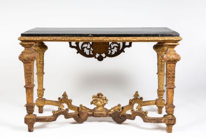 null Important carved and gilded wood console decorated with an openwork shell, the...