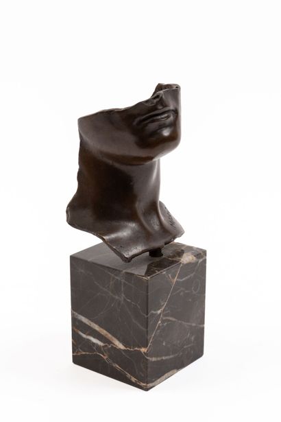 null Igor MITORAJ (1944-2014).

Portrait of a man, 1984.

Sculpture in bronze with...