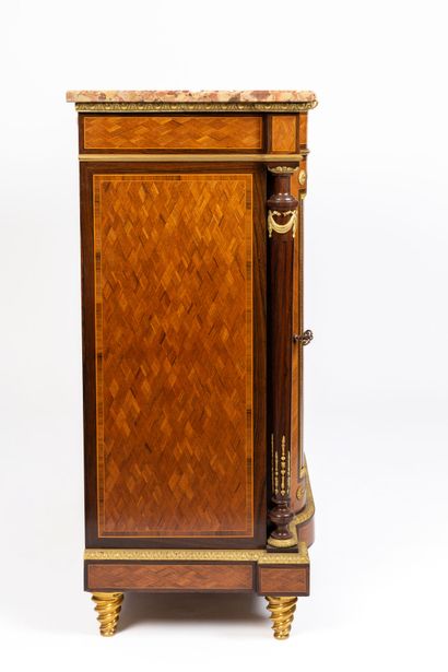 null Piece of furniture of between-deux in marquetry of wood of veneer, opening with...