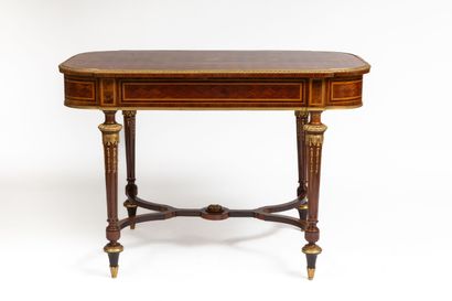 null Widow SORMANI Son.

Middle table in marquetry of wood veneer, opening to a drawer...
