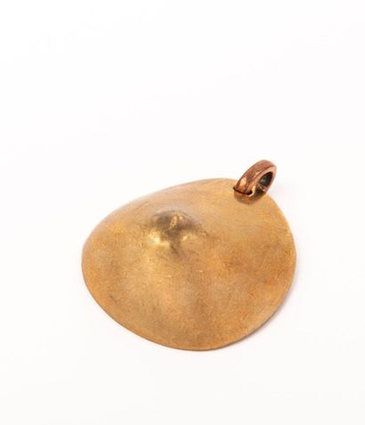 null CÉSAR (César BALDACCINI said, 1921-1998).

The Breast.

Pendant in gilded bronze,...