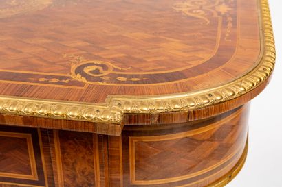 null Widow SORMANI Son.

Middle table in marquetry of wood veneer, opening to a drawer...