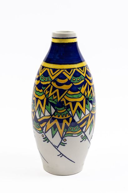 null BOCH KERAMIS et Charles CATTEAU (1880-1966).

Vase en faïence émaillée polychrome,...