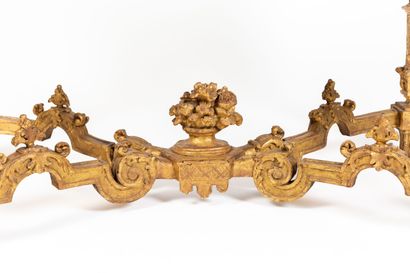 null Important carved and gilded wood console decorated with an openwork shell, the...