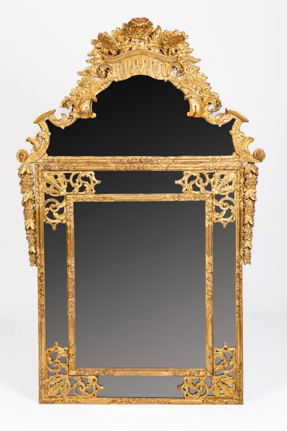 Important carved and gilded wood mirror with...