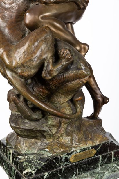 null Edouard DROUOT (1859-1945).

Struggle for life.

Sculpture in bronze with brown...