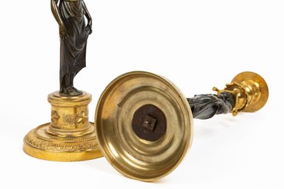 null Pierre Philippe THOMIRE (1751-1843), entourage de.

Paire de bougeoirs en bronze...
