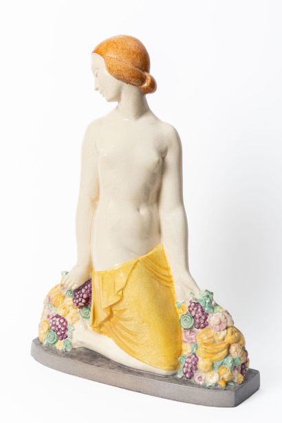 null Pierre LE FAGUAYS (1892-1962). 

Nu féminin aux paniers de fruits. 

Sculpture...