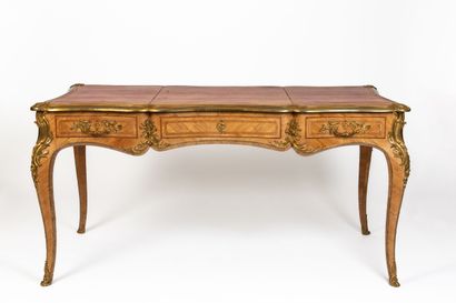 null Large flat desk in rosewood marquetry and rich ornamentation of gilded bronzes...