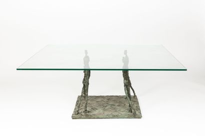 null Elisabeth OULÈS (XXth-XXIth century).

Low table with four characters, 1984.

Bronze...