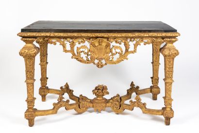 null Importante console d'apparat en bois sculpté et redoré à décor d'une coquille...