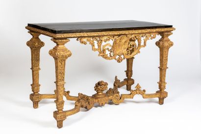 null Important carved and gilded wood console decorated with an openwork shell, the...