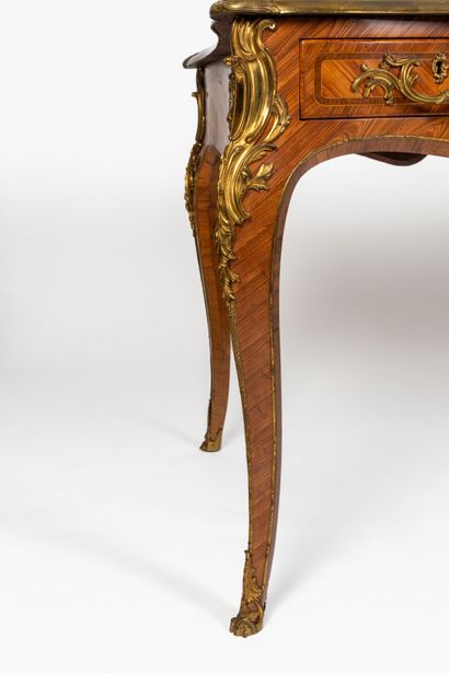 null Large flat desk in rosewood marquetry and rich ornamentation of gilded bronzes...