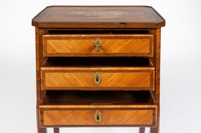 null Bedside table in marquetry of rosewood and violet wood decorated with frames.

The...