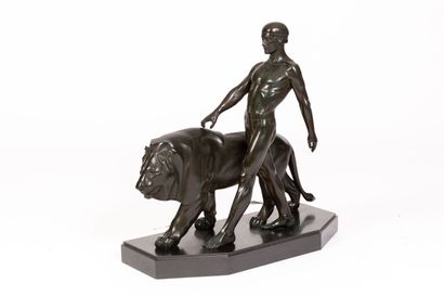 null 
Max LE VERRIER (1891-1973).

The lion tamer.




Important group in regula...