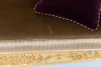 null ARMANDO RHO, Italy.

Sofa in carved and gilded molded wood, beige silk upholstery...