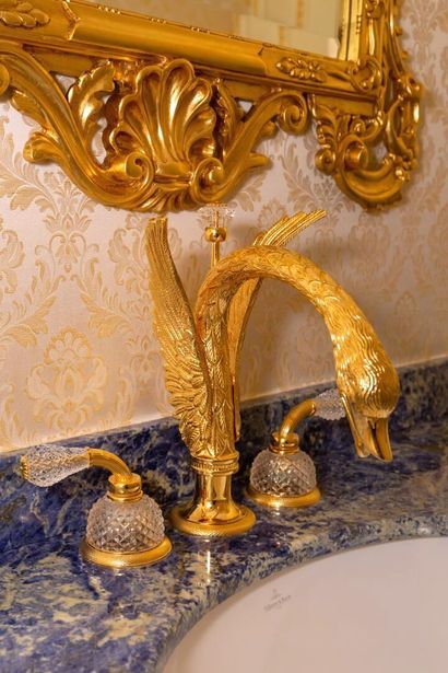 null ARMANDO RHO, Italy, attribué à.

Meuble de salle de bain en forme de commode...