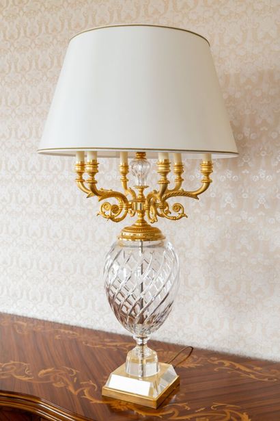 null 
LAUDARTE, Italy.




Table lamp in cut crystal, altuglas base and gilded bronze...