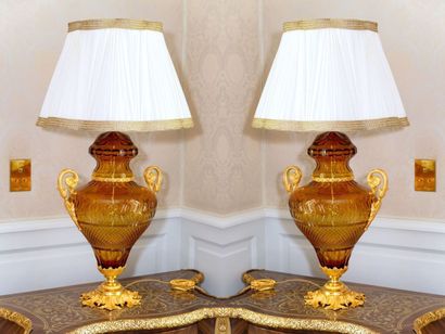 null 
BALDI, Firenze.




Pair of table lamps in cut glass tinted orange and gilded...