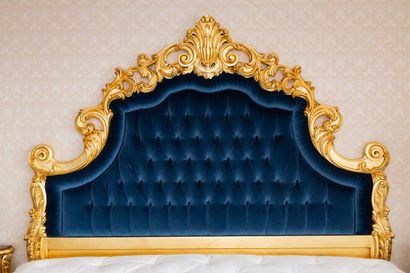 null ARMANDO RHO, Italy.

Baroque headboard in richly carved and gilded wood decorated...