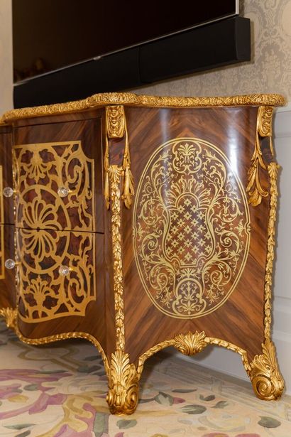 null ARMANDO RHO, Italy.

Important chest of drawers with curved front and sides...