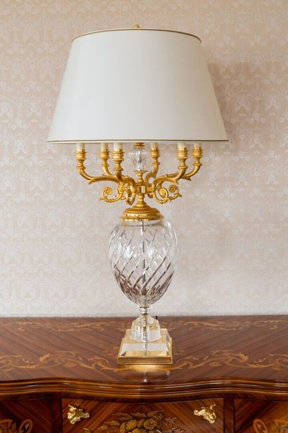 null 
LAUDARTE, Italy.




Table lamp in cut crystal, altuglas base and gilded bronze...