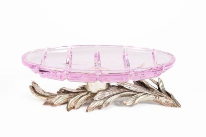 null BALDI, Firenze.

Porte-savon ovale en verre teinté rose, le piétement à décor...