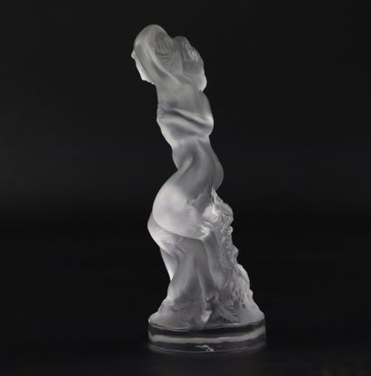 null LALIQUE France.

Nymph and faun dancing in the vineyards. 

Statuette in pressed...