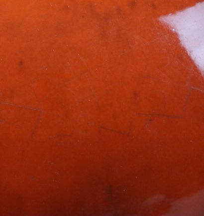 null Jean AUSTRUY (1915-1985).

Pique-fleurs en céramique émaillée orange, à rehauts...