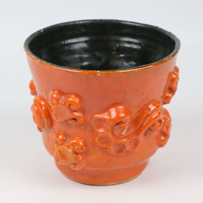 null Jean AUSTRUY (1915-1985).

Cover-pot in enamelled ceramics orange with decoration...