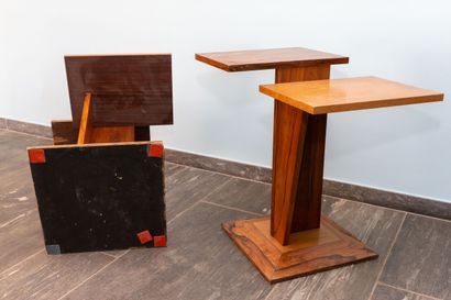 null Denise CHARLES (XXth century).

Pair of pedestal tables with two trays in veneer...