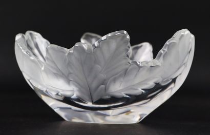 null LALIQUE France.

Small jardinière of table, model "Compiègne", out of pressed...