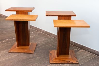 null Denise CHARLES (XXth century).

Pair of pedestal tables with two trays in veneer...