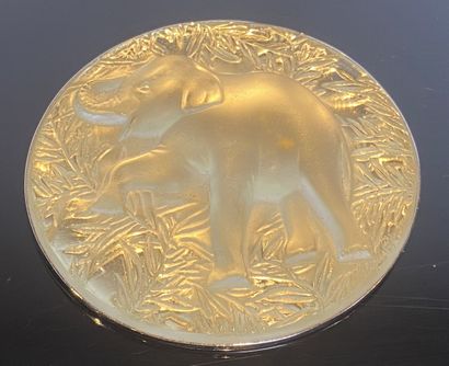 null LALIQUE France, after a model of Marie-Claude LALIQUE (1935-2003).

Brooch elephant...