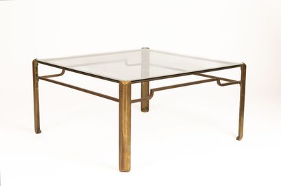 null Coffee table with rectangular glass top, with rounded corners, resting on a...