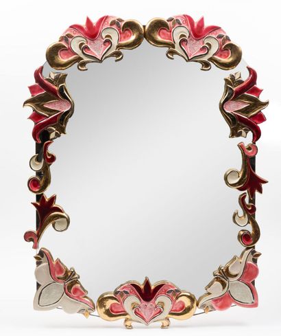 null Mithé ESPELT (1923-2020) ou Marion DE CRECY (1954).
Important miroir en céramique...