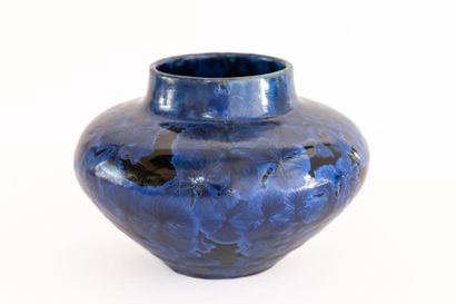 null Serafino FERRARO (1939-2017). 
Vase toupie à col droit en céramique à décor...