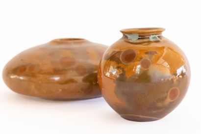 null Serafino FERRARO (1939-2017). 
Vase with flattened body and ball vase with small...