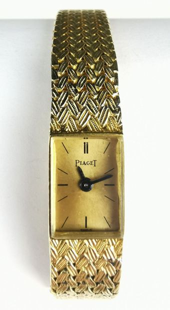 null PIAGET.
Woman's wristwatch in yellow gold.
Index sticks.
Mechanical movement...