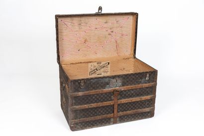 null LOUIS VUITTON, Paris.
Cabin trunk in coated canvas with checkerboard decoration,...