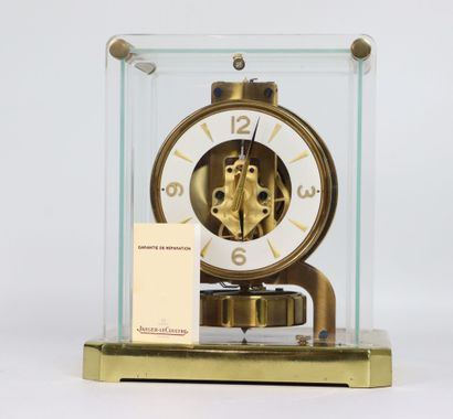 null JAEGER-LECOULTRE.
Clock "Atmos" in gilded brass and Plexiglas, the base with...