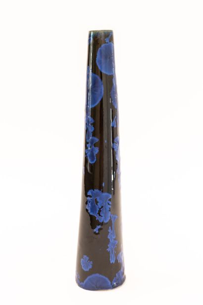 null Serafino FERRARO (1939-2017). 
Vase soliflore de forme conique en céramique...