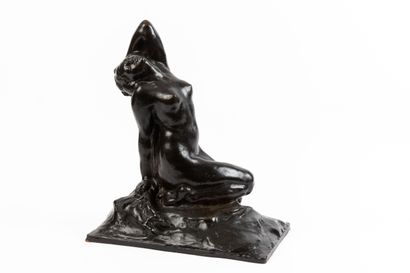null Amadéo GENNARELLI (1881-1943).
Kneeling nude, languid.
Bronze sculpture with...