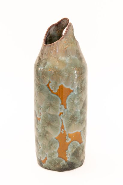 null Serafino FERRARO (1939-2017). 
Vase cylindrique à col de forme libre en céramique...