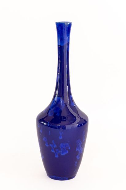 null Serafino FERRARO (1939-2017). 
Vase à haut col en céramique à décor de cristallisations...