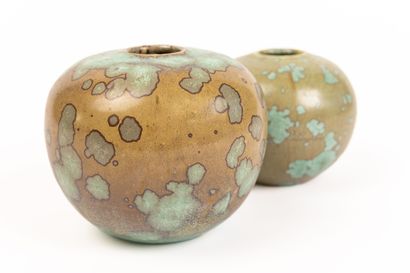 null Serafino FERRARO (1939-2017). 
Two ceramic vases decorated with turquoise metallic...
