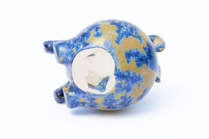 null Serafino FERRARO (1939-2017). 
Ceramic rabbit decorated with blue metallic crystallizations...