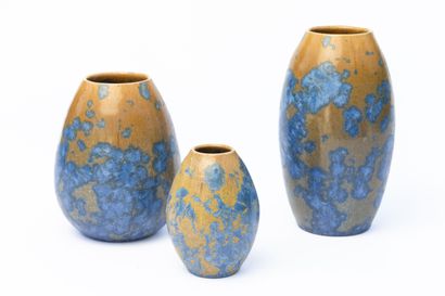 null Serafino FERRARO (1939-2017). 
Trois vases ovoïdes en céramique à décor de cristallisations...